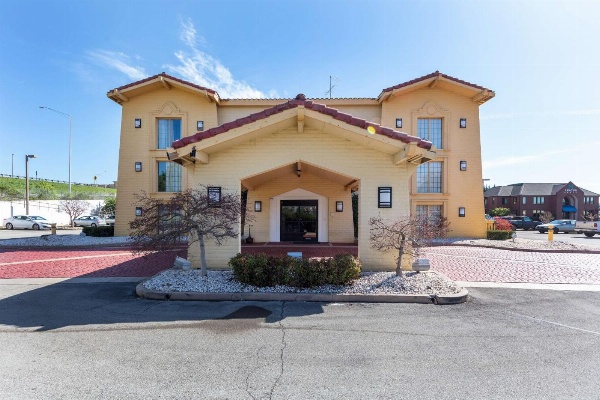 Motel 6-Knoxville, TN image 2