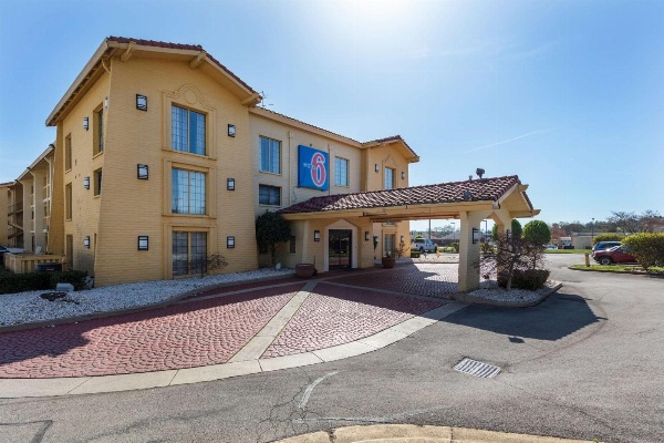 Motel 6-Knoxville, TN image 3
